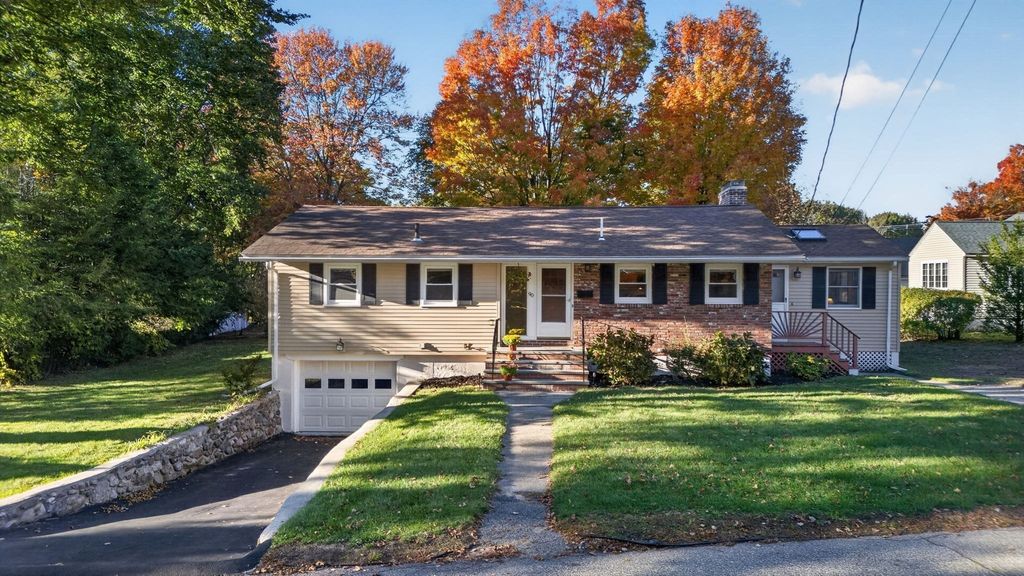 90 Woodstock St, North Andover, MA 01845