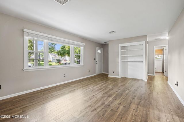 5 Oakland Street, Matawan, NJ 07747