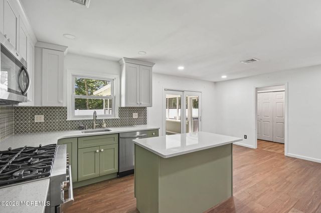 5 Oakland Street, Matawan, NJ 07747