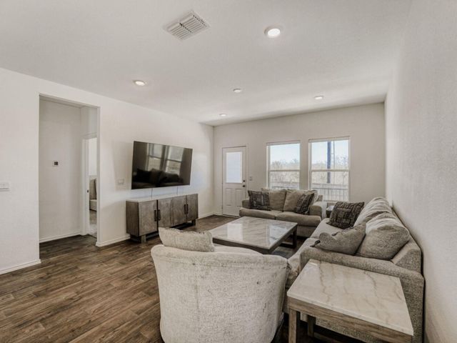 12421 Silversmith LN, Mustang Ridge, TX 78610