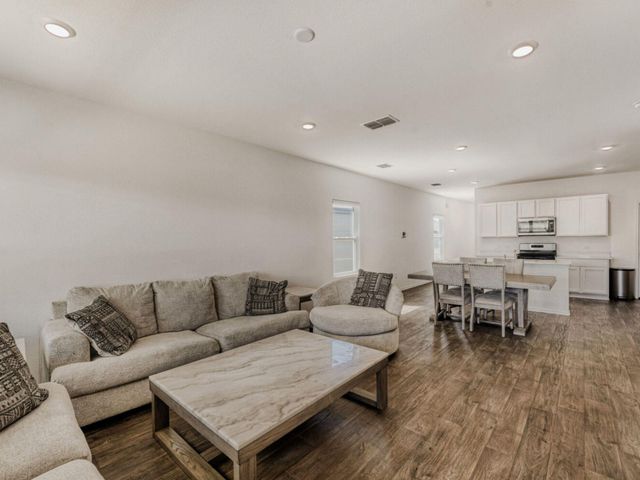 12421 Silversmith LN, Mustang Ridge, TX 78610