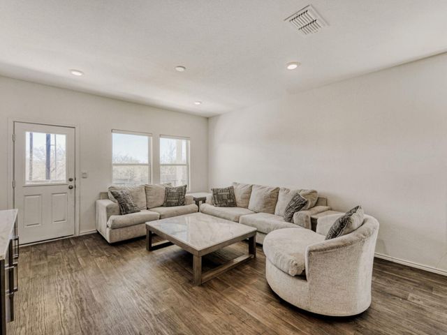 12421 Silversmith LN, Mustang Ridge, TX 78610