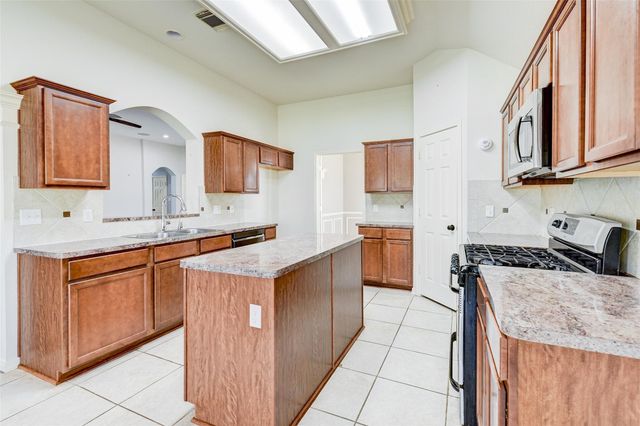 25910 Oakridge Forest Lane, Spring, TX 77386
