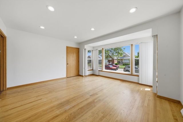 5134 S Laporte Avenue, Chicago, IL 60638