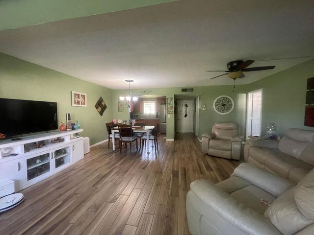702 Lori Drive 195, Palm Springs, FL 33461