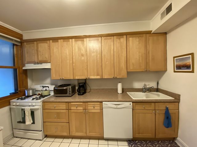 852 W Diversey Parkway 2F, Chicago, IL 60614