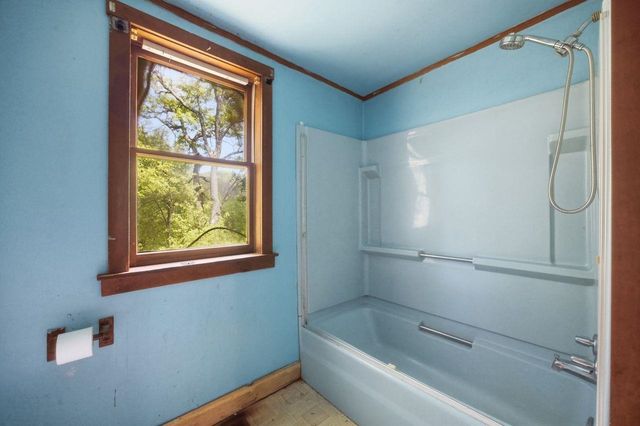 307 School Street, Rumney, NH 03266
