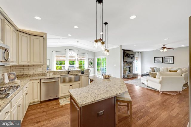 15002 MOUNTAIN RD, Hillsboro, VA 20132