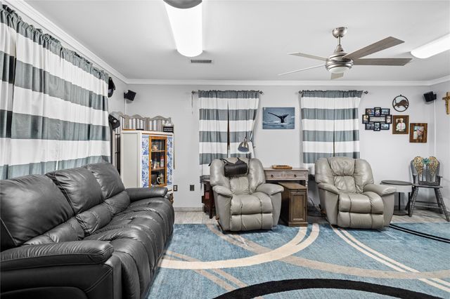 879 Interstate 45 S, Huntsville, TX 77340