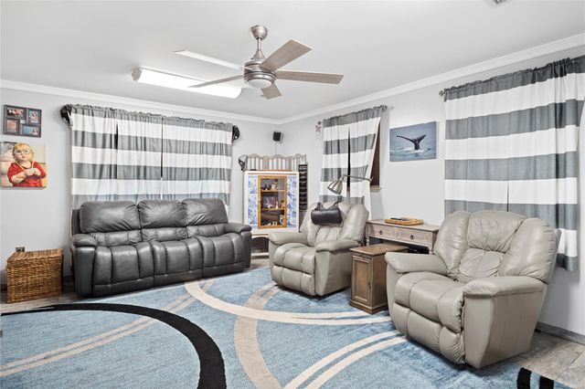 879 Interstate 45 S, Huntsville, TX 77340