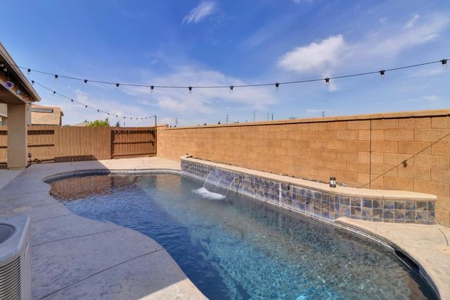 10349 Charles Morris Way, Elk Grove, CA 95757