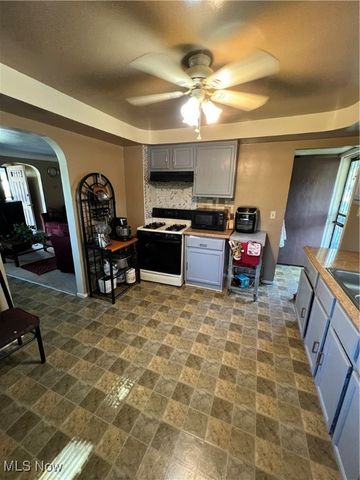17806 Tarkington Avenue, Cleveland, OH 44128