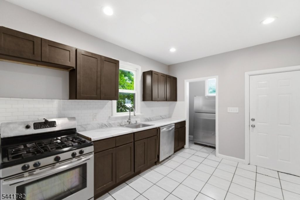 318 Grove St, Newark City, NJ 07103 — photo 5