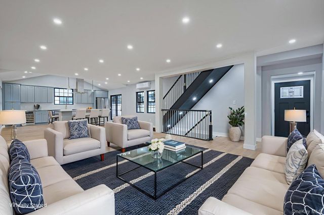 200 Evans Avenue, Freeport, NY 11520