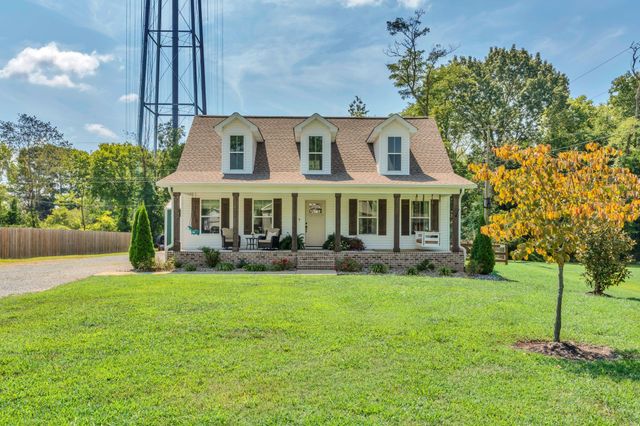 212 W South St, Greenbrier, TN 37073