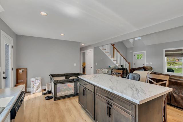 212 W South St, Greenbrier, TN 37073