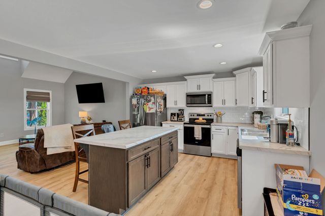 212 W South St, Greenbrier, TN 37073