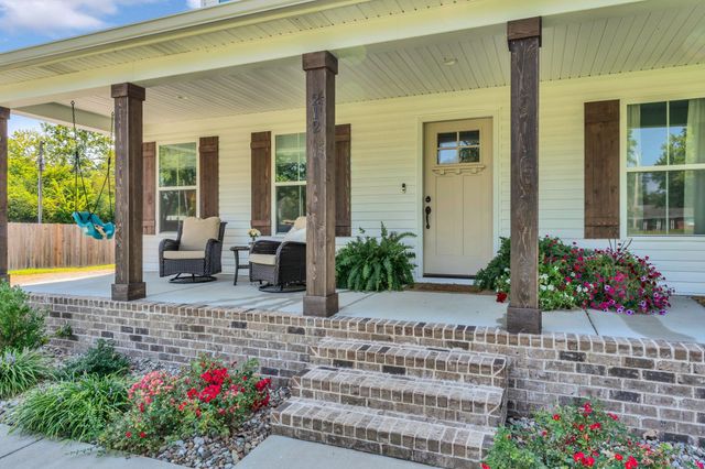 212 W South St, Greenbrier, TN 37073