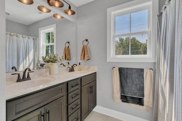 212 W South St, Greenbrier, TN 37073