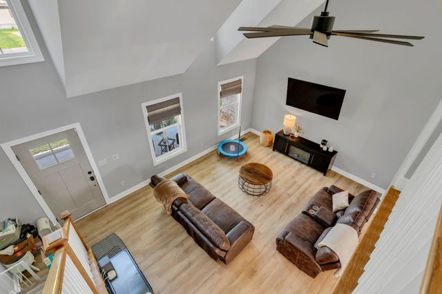 212 W South St, Greenbrier, TN 37073
