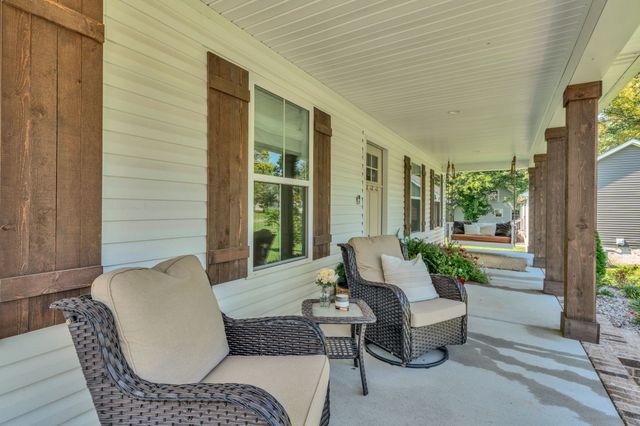 212 W South St, Greenbrier, TN 37073
