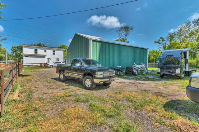 212 W South St, Greenbrier, TN 37073