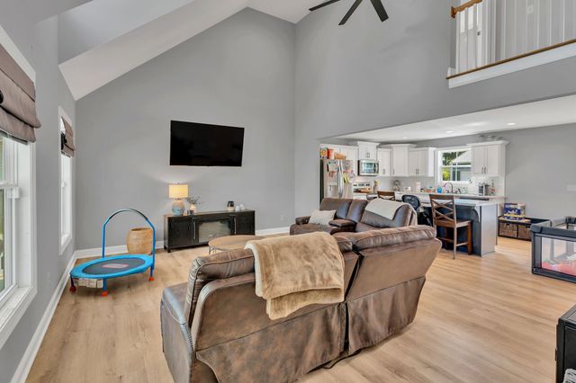 212 W South St, Greenbrier, TN 37073