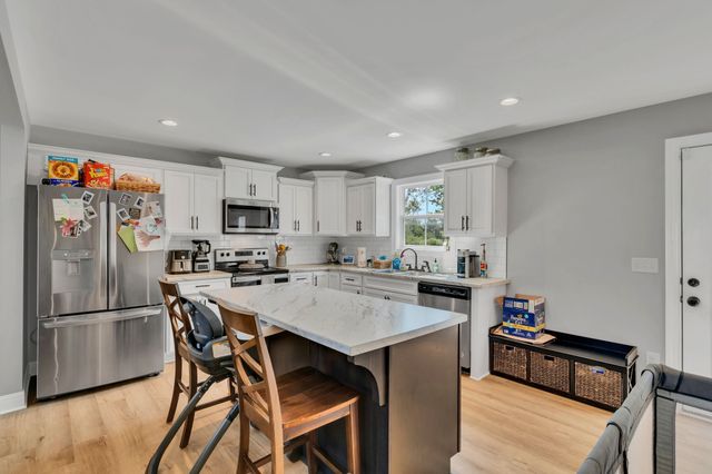 212 W South St, Greenbrier, TN 37073
