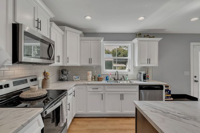 212 W South St, Greenbrier, TN 37073