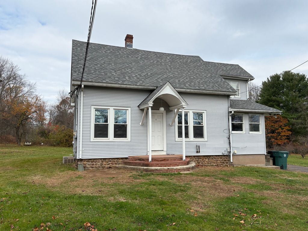 152 Blacks Road 1st floor, Cheshire, CT 06410