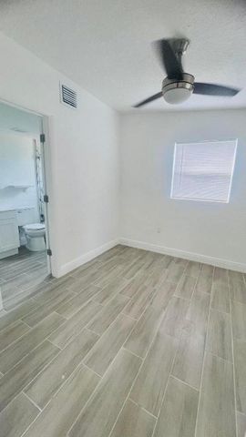 2360 Nw 2nd Street Street, Pompano Beach, FL 33069