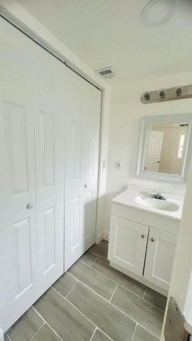 2360 Nw 2nd Street Street, Pompano Beach, FL 33069