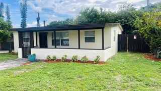2360 Nw 2nd Street Street, Pompano Beach, FL 33069