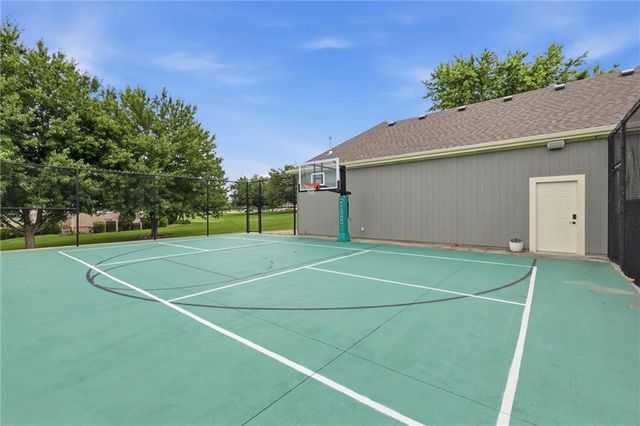 12808 Hollingsworth Road, Kansas City, KS 66109