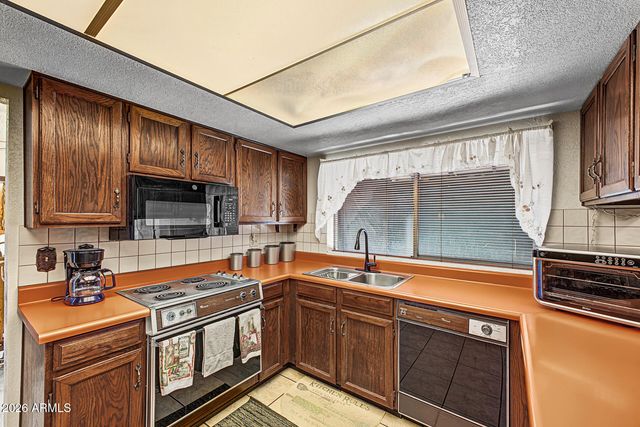 4633 W LAWRENCE Lane, Glendale, AZ 85302
