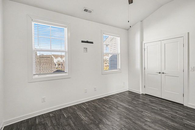 933 Ashland Place Dr, Nashville, TN 37218