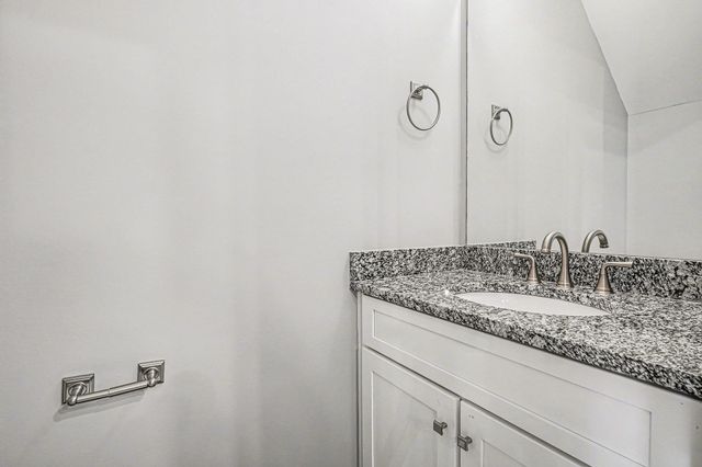 933 Ashland Place Dr, Nashville, TN 37218