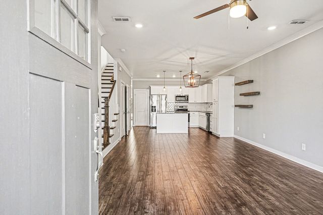 933 Ashland Place Dr, Nashville, TN 37218