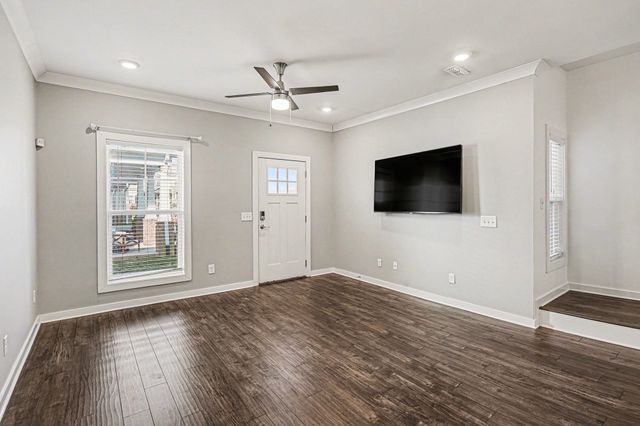 933 Ashland Place Dr, Nashville, TN 37218