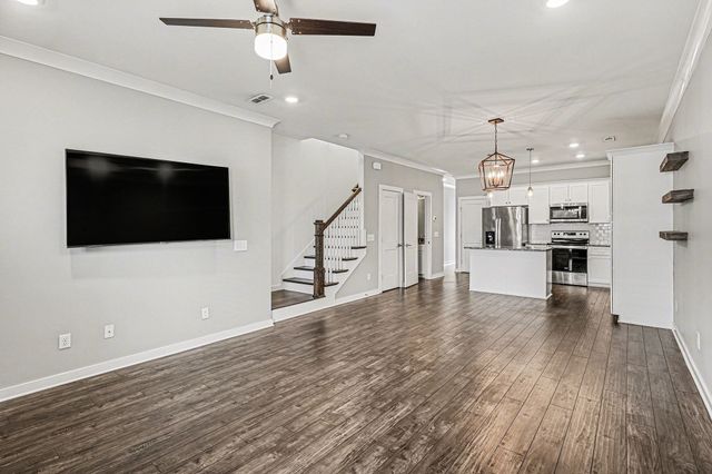 933 Ashland Place Dr, Nashville, TN 37218