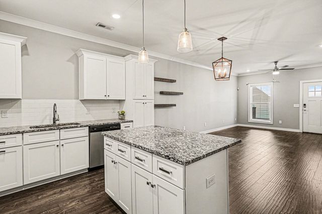 933 Ashland Place Dr, Nashville, TN 37218