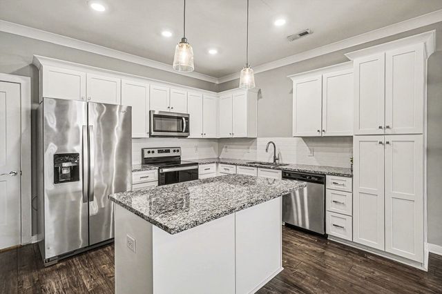 933 Ashland Place Dr, Nashville, TN 37218