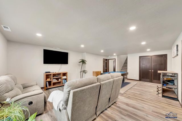 14766 GLENWOOD DR, Summerset, SD 57769