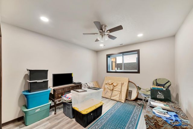 14766 GLENWOOD DR, Summerset, SD 57769