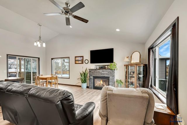 14766 GLENWOOD DR, Summerset, SD 57769