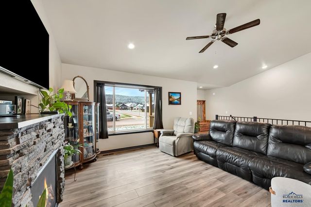 14766 GLENWOOD DR, Summerset, SD 57769