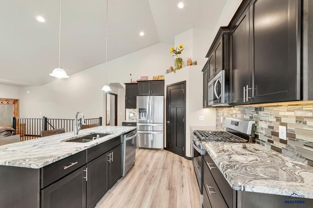 14766 GLENWOOD DR, Summerset, SD 57769
