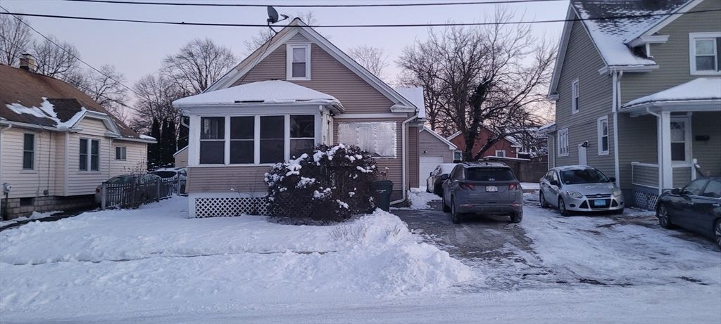 17 Bushwick Place, Springfield, MA 01109