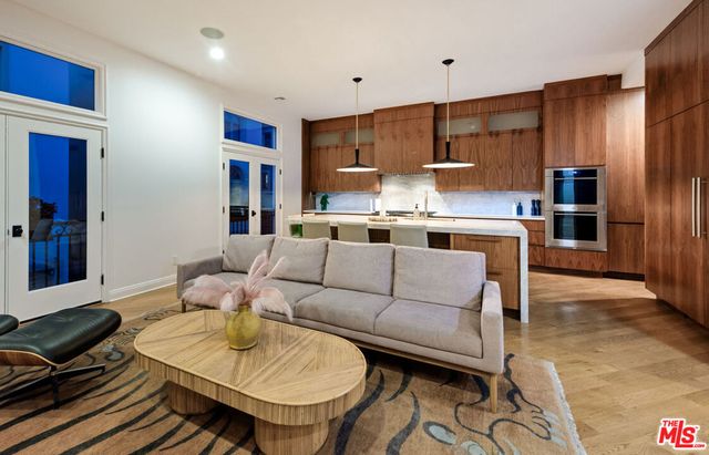 123 Channel Pointe Mall, Marina Del Rey, CA 90292