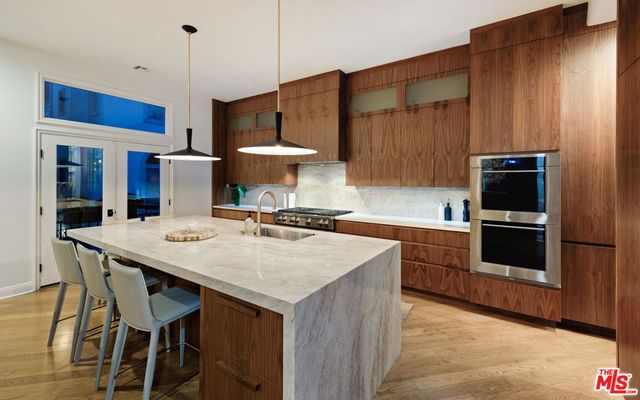 123 Channel Pointe Mall, Marina Del Rey, CA 90292